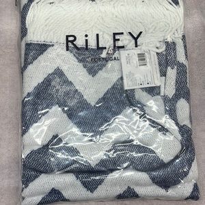 Chevron throw